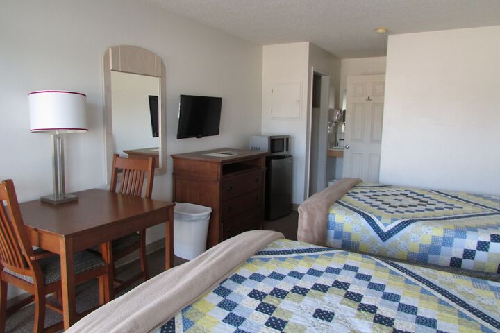 Douglas Inn & Suites