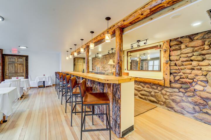 The Green Mountain Falls Lodge