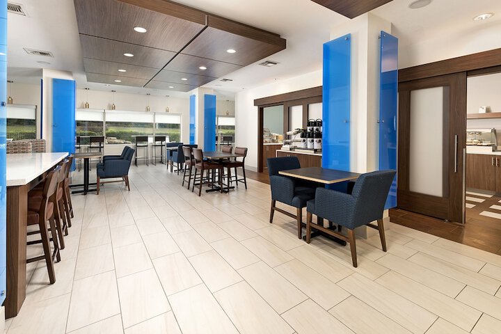 Holiday Inn Express Hotel & Suites Conroe I-45 North by IHG