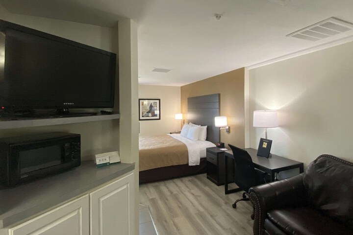 Room 10 of 56