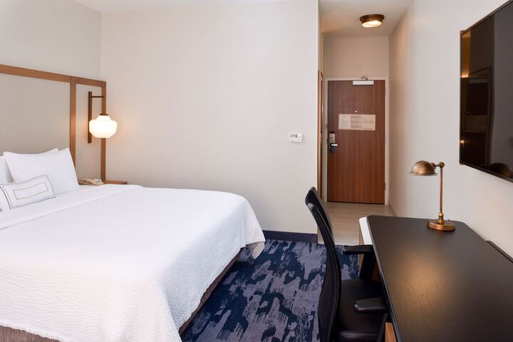 Fairfield Inn & Suites by Marriott Arlington Six Flags