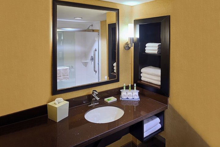 Room 27 of 51