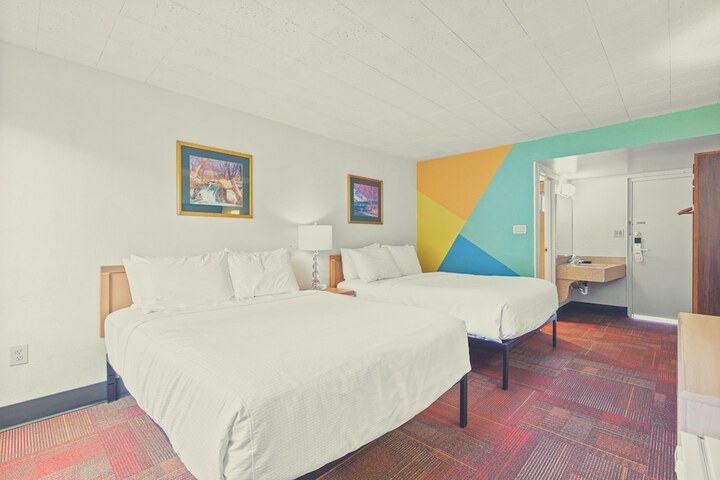 Room 32 of 59