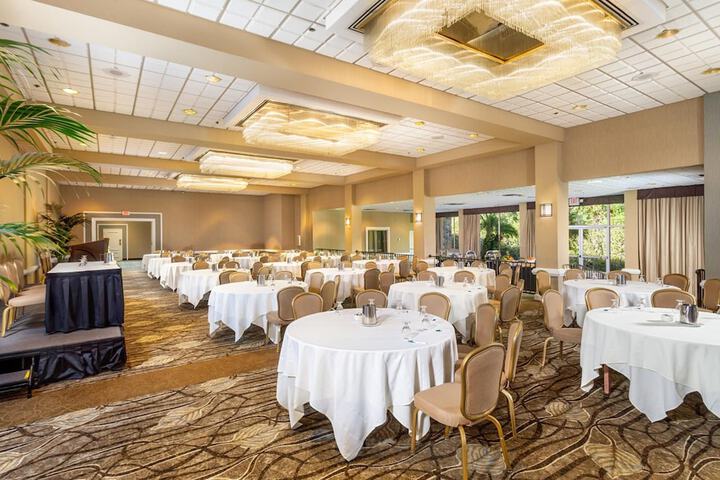 Ballroom/Hall 34 of 38
