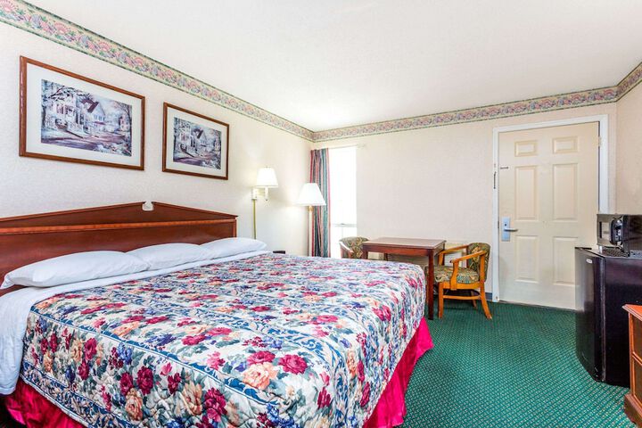 Room 14 of 16