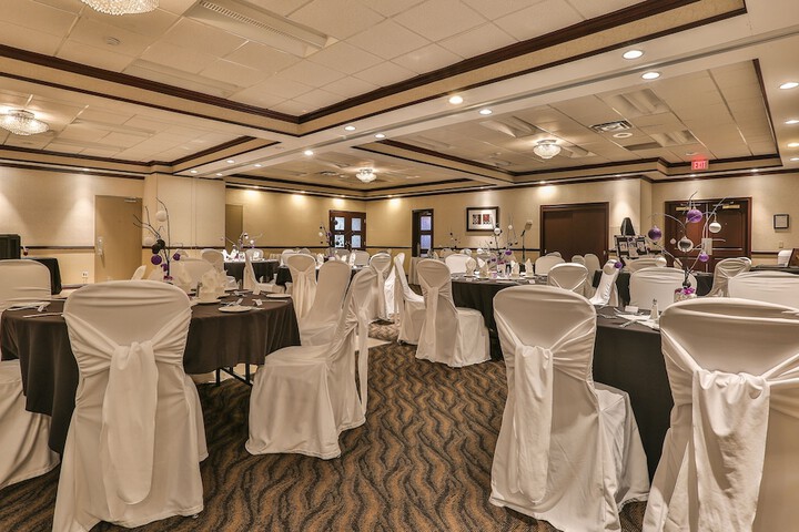 Ballroom/Hall 108 of 118