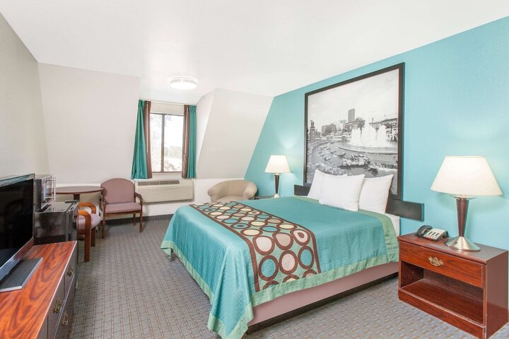 Room 14 of 15