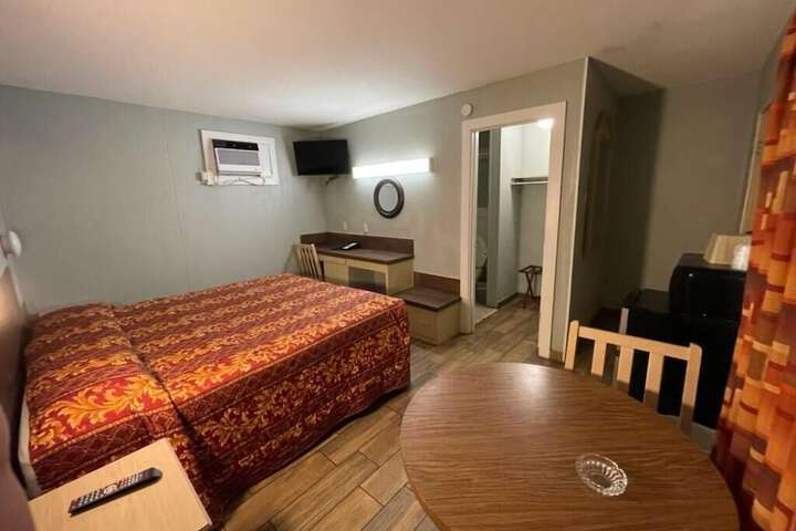 Room 16 of 24