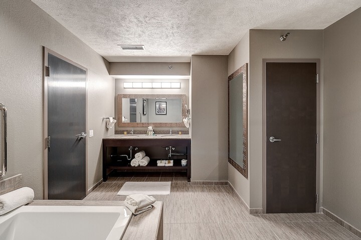 DoubleTree by Hilton Hotel Bloomington