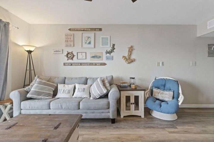 Gorgeous views Oceanfront, Pool,The Driftwood!