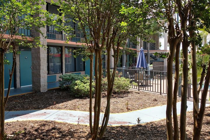 Hotel Exterior 24 of 25