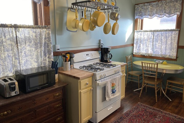 Vineyard Mansion & Carriage House Bed & Breakfast