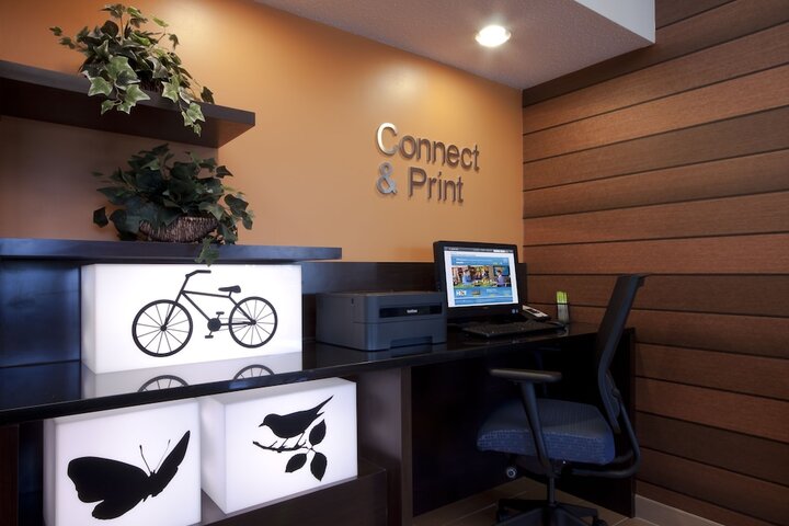 Business Center 25 of 26