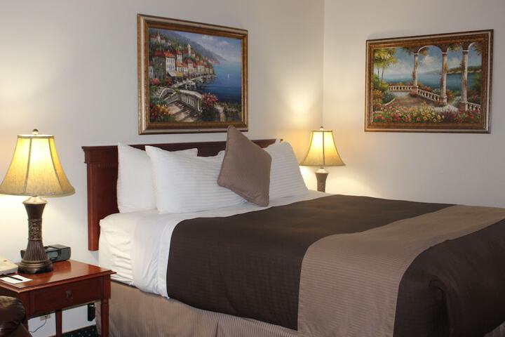 Ocairns Inn & Suites