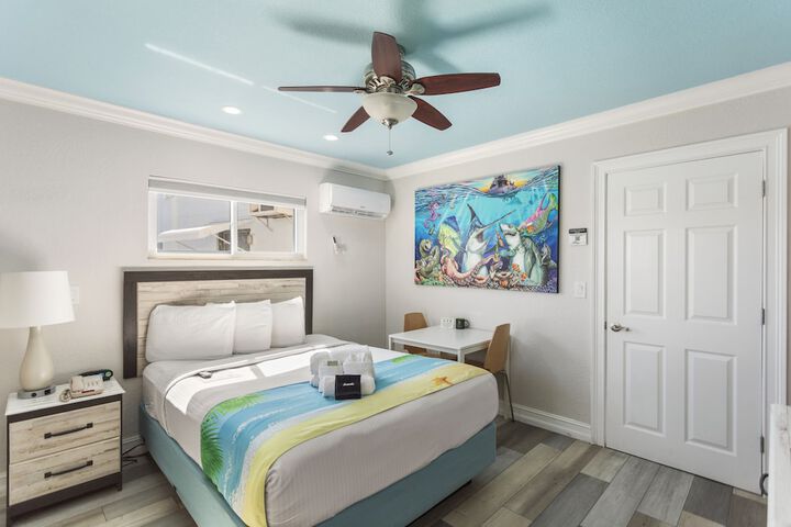 Bay Palms Waterfront Resort - Hotel and Marina