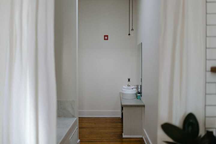 Room 49 of 92