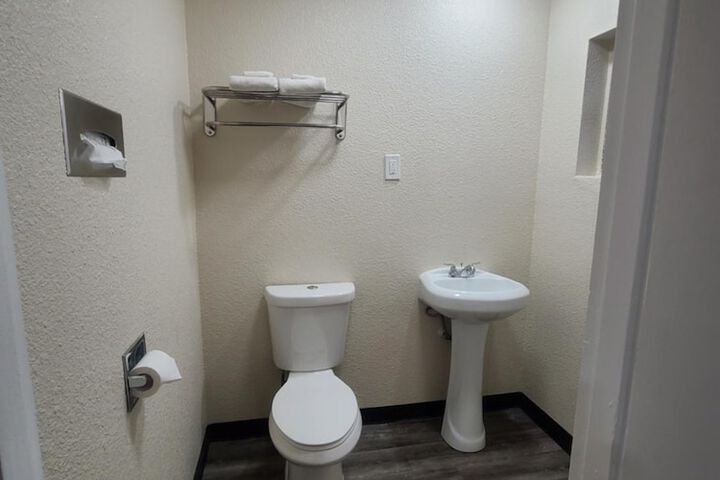 Room 15 of 23