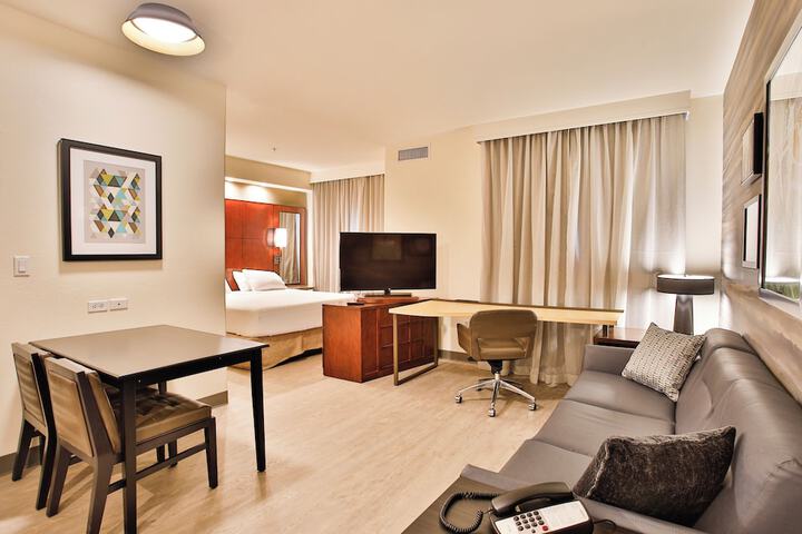 Room 25 of 58