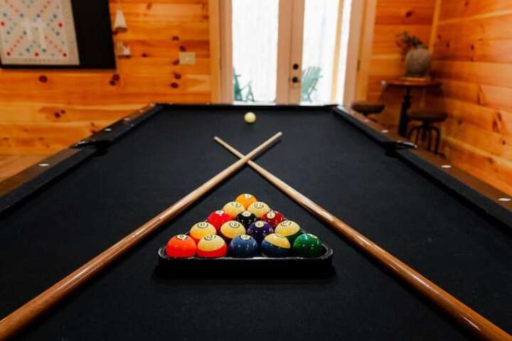 Sleeps 16! Luxury Cabin With Game Room & Hot Tub