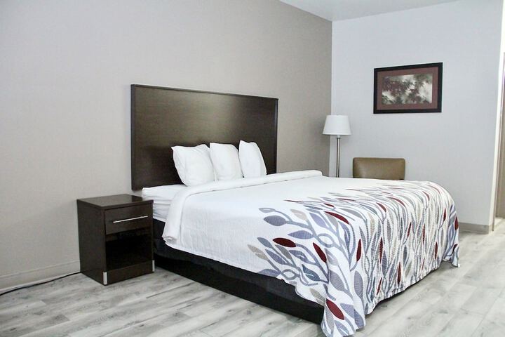 Red Roof Inn & Suites Lake Orion / Auburn Hills