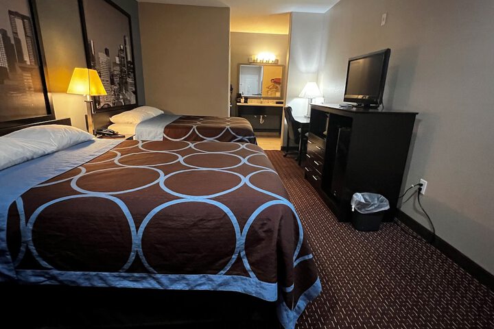 Super 8 by Wyndham Center