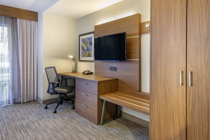 Room 11 of 40