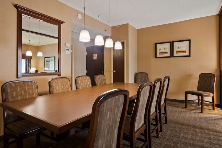 Best Western Plus Lamplighter Inn & Conference Centre
