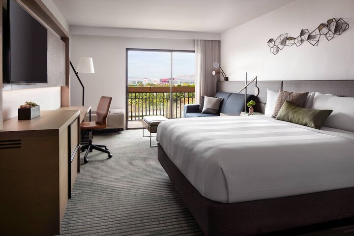 Room 35 of 108