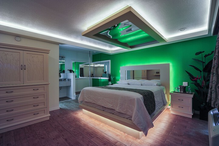 Room 20 of 33