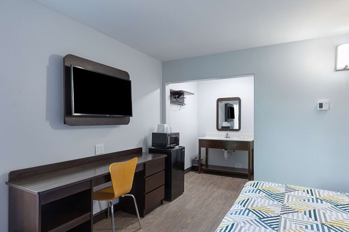 Room 33 of 34