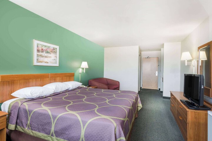 Super 8 by Wyndham Hagerstown / Halfway Area