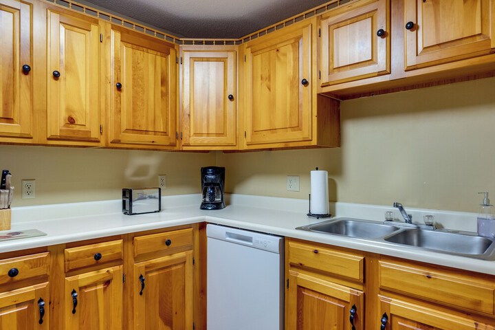 Bartlett Townhome w / Balcony: 1 Mi to Ski Resort!