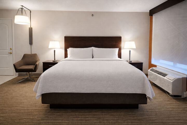 Holiday Inn Express & Suites Winner by IHG