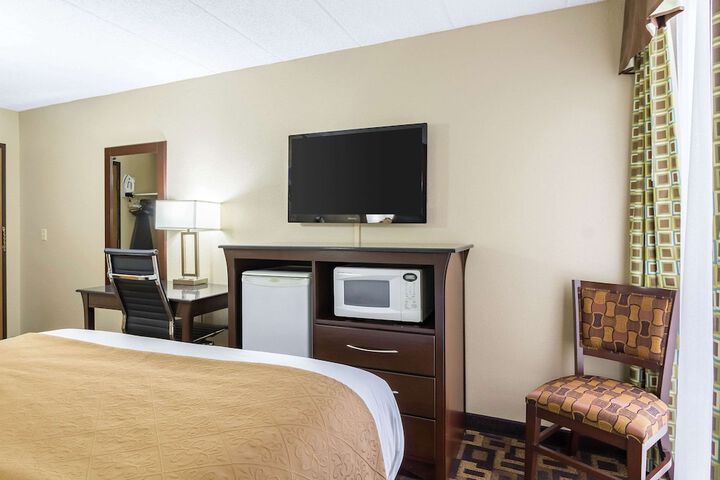Room 14 of 33