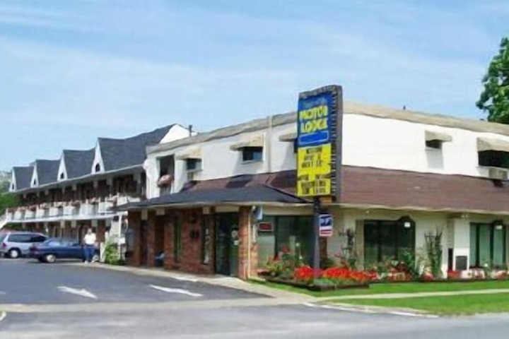 Hotel 4 of 80
