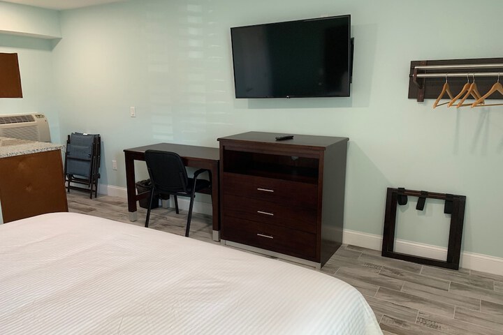 Room 8 of 43