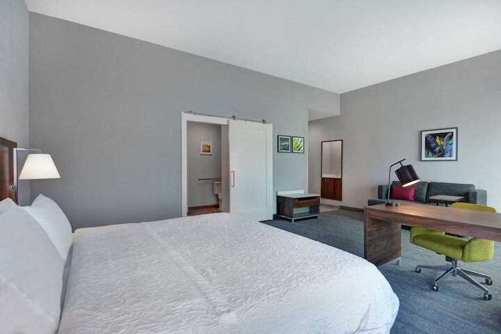 Room 32 of 47