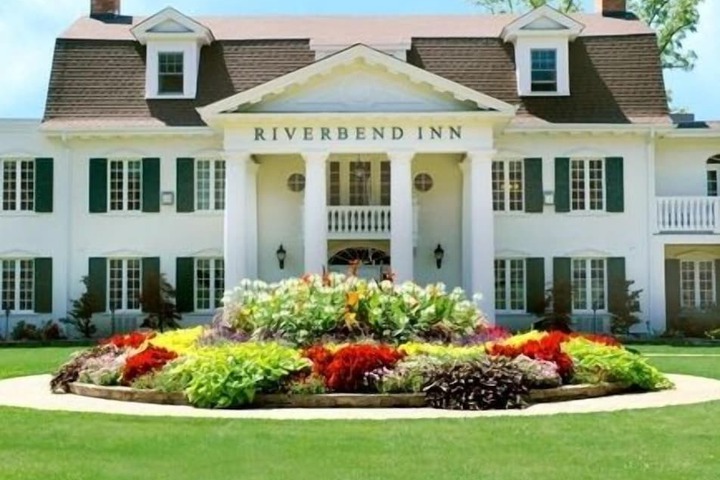 Riverbend Inn and Vineyard