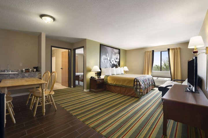 Room 16 of 24