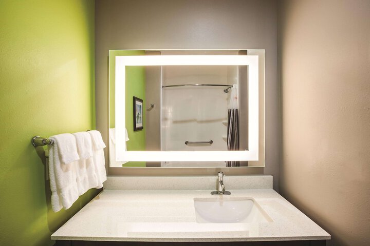 La Quinta Inn & Suites by Wyndham Baton Rouge - Port Allen