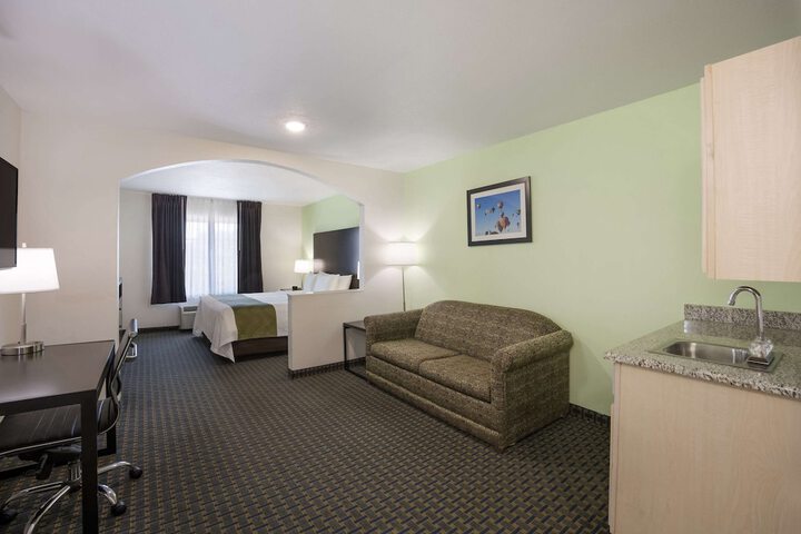 Room 25 of 38