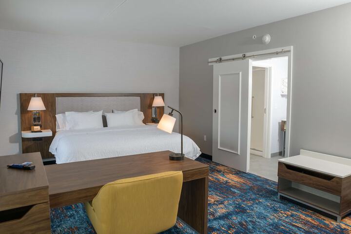 Hampton Inn & Suites Erie Bayfront