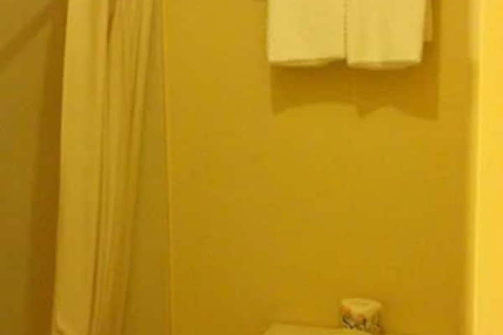 Room 32 of 48