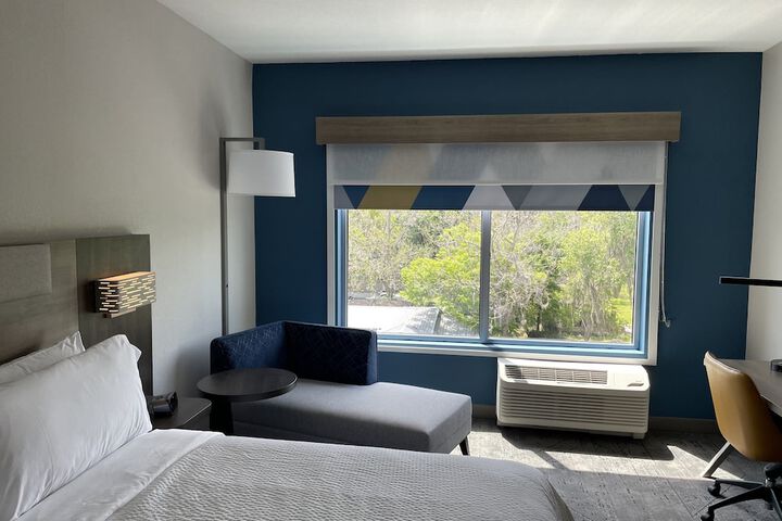 Room 32 of 50