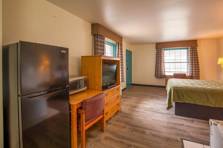 Economy Inn & Suites