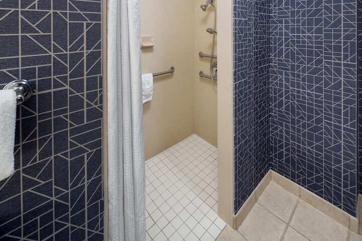 Room 21 of 28
