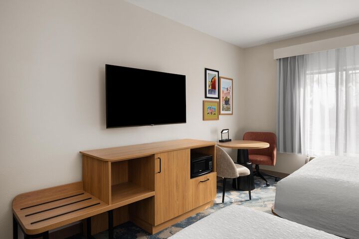 Hampton Inn & Suites Ontario