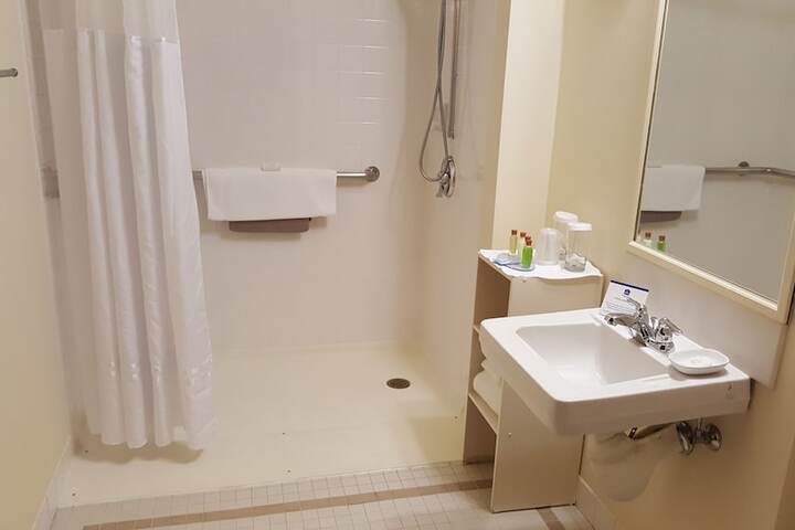 Room 33 of 39