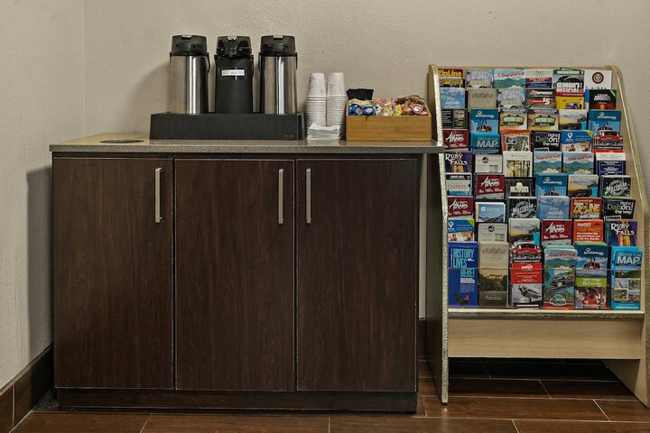 Breakfast/Coffee Service 31 of 33