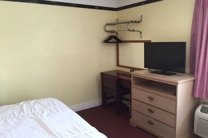Room 15 of 26